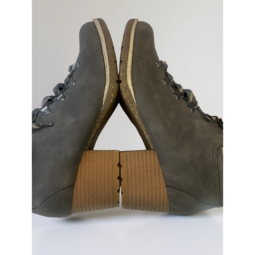 B.O.C Women's Light Grey Alder Lace-Up Block-Heel Hiking Boots .
Size 6 - Picture 3 of 6